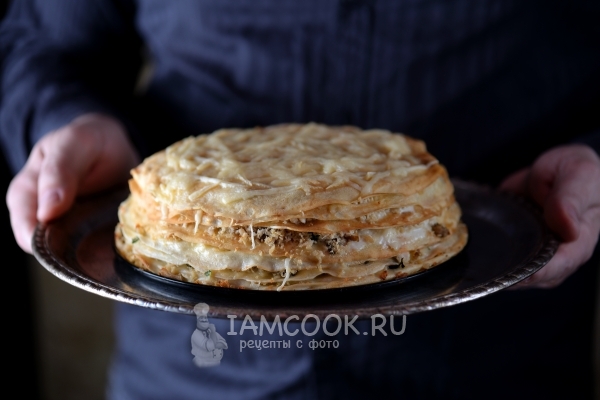 Блинный торт с курицей и грибами